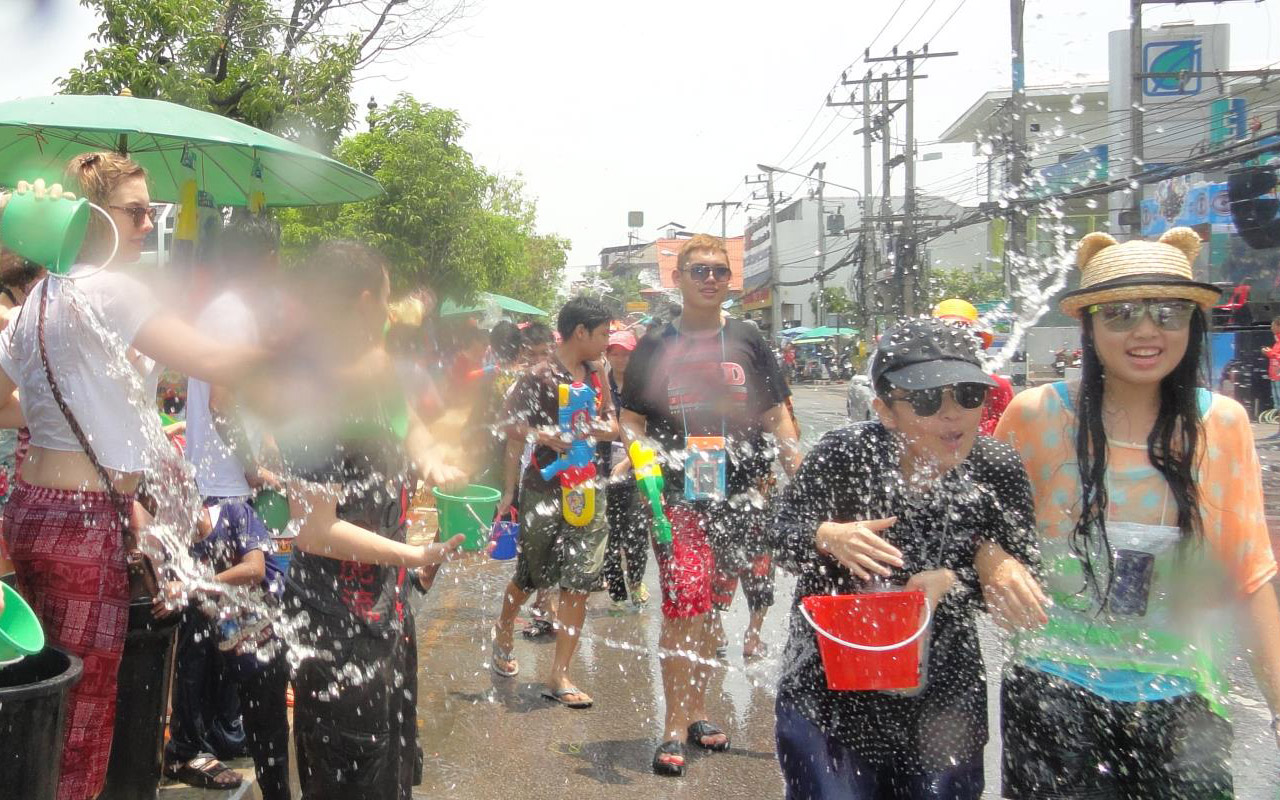 Celebrating Songkran in Chiang Mai: A Blend of Tradition and Modernity ...